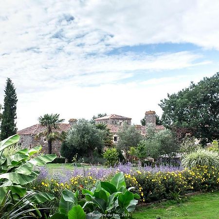 Logis De La Robliniere Bed & Breakfast Landevieille Exterior photo