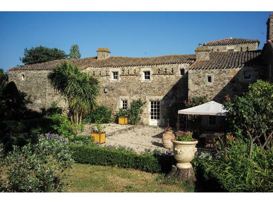 Logis De La Robliniere Bed & Breakfast Landevieille Exterior photo