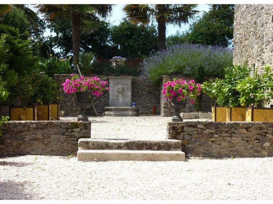 Logis De La Robliniere Bed & Breakfast Landevieille Exterior photo