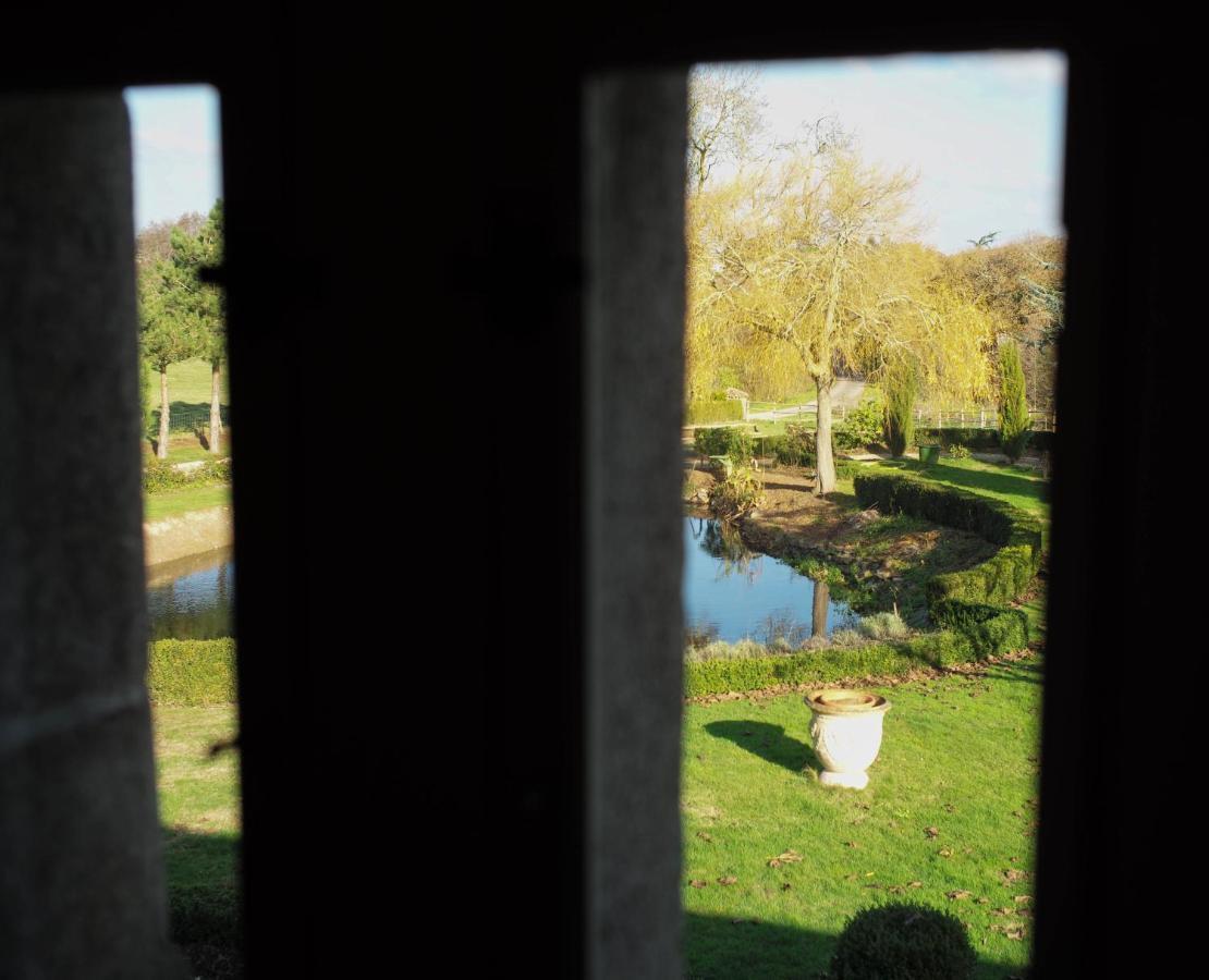 Logis De La Robliniere Bed & Breakfast Landevieille Exterior photo
